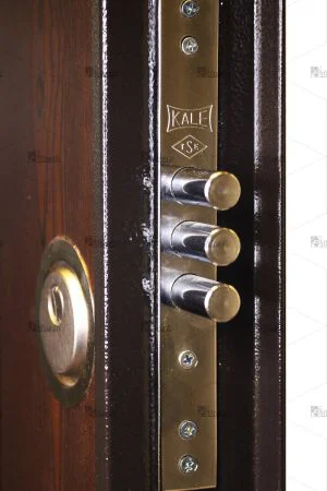 قفل کالی ترکیه ای نصب شده بر روی درب ضد سرقت