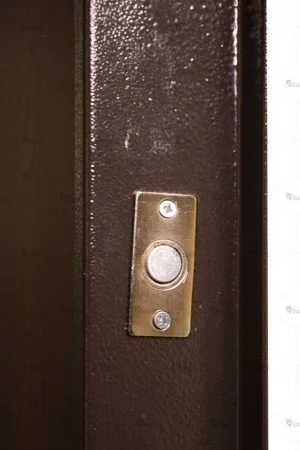 قفل پستچی کالی ترکیه ای نصب شده بر روی درب ضد  سرقت