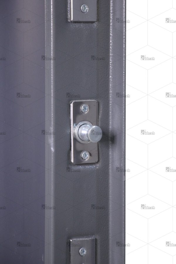 قفل پستچی کاله نصب شده بر روی درب